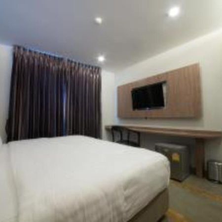 V20 Boutique Jacuzzi Hotel - Sha Extra Plus Bangkok Exterior foto